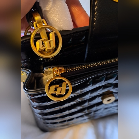 NWT!! TRENDY PATENT LEATHER SATCHEL - Picture 6 of 14